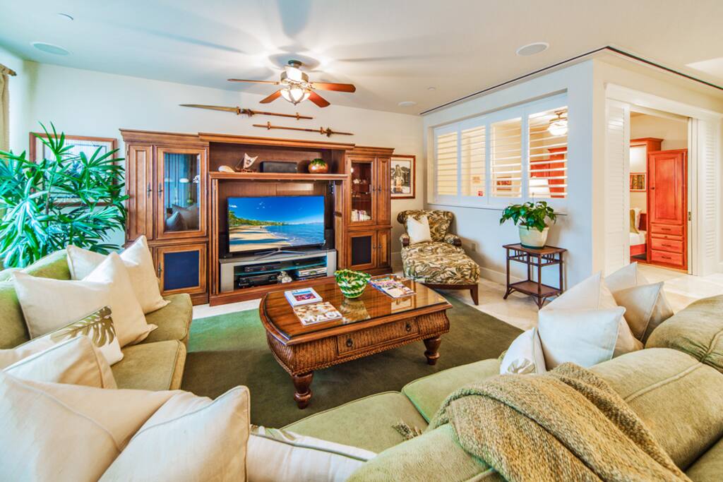 Fresh and Sunny Great Room at M111