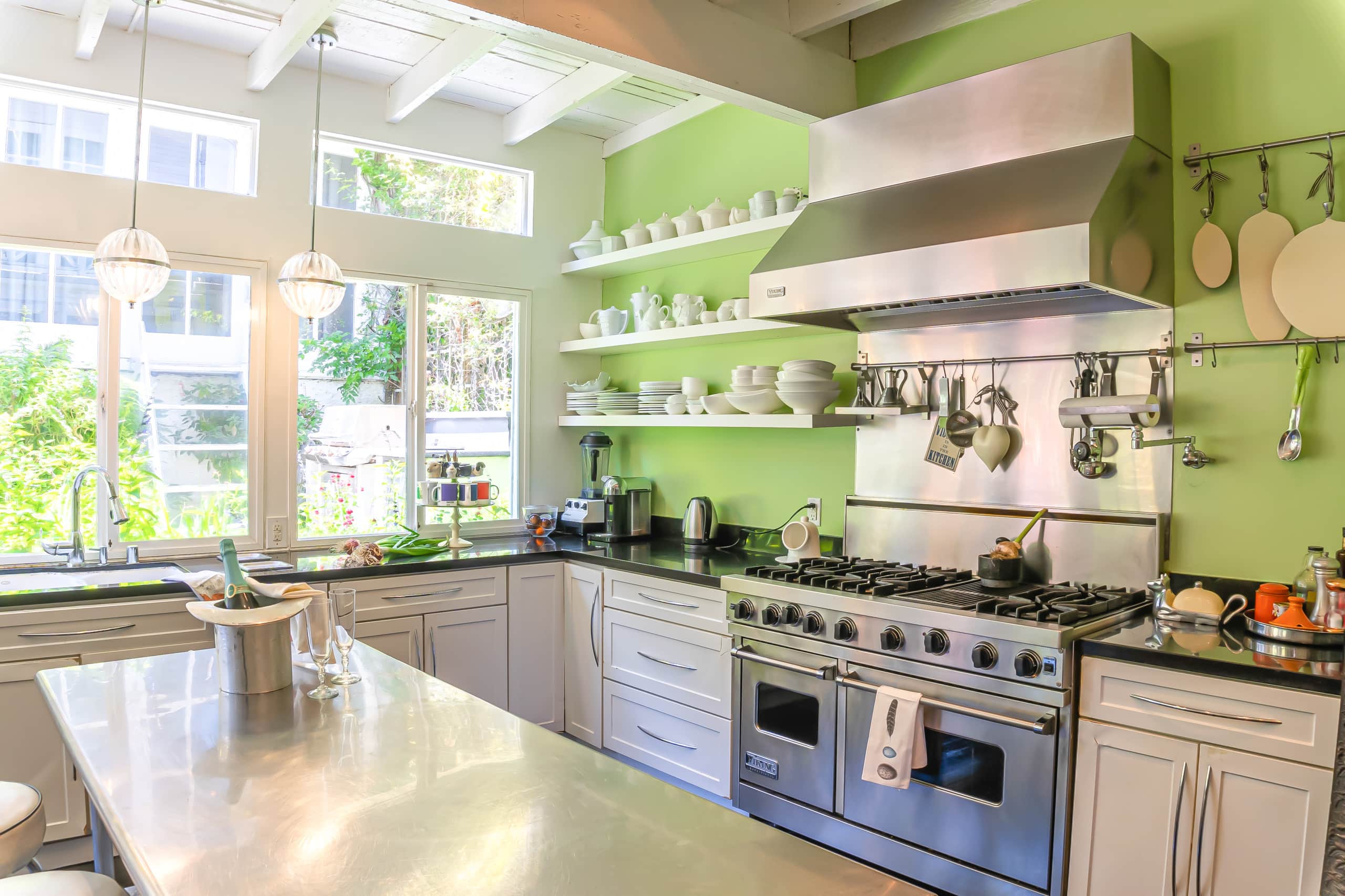 Villa in San Francisco · ★4.93 · 4 bedrooms · 5 beds · 3.5 baths - Image 4