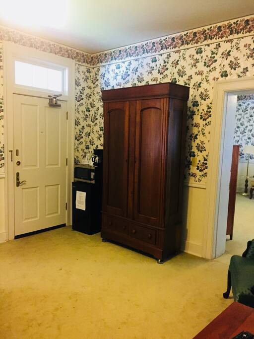 Coffee pot, Microwave & Refrigerator