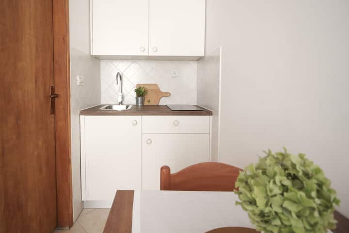 Traditional Style Studio In A House With Sea View - Funtana