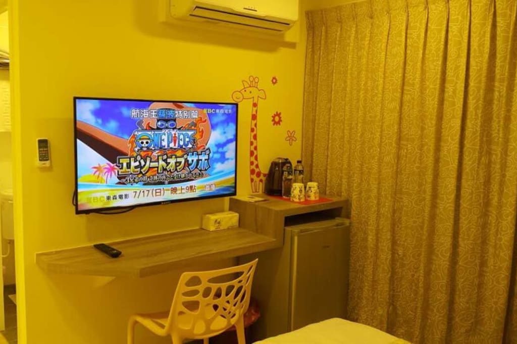 冷暖空調,43吋大電視,電熱水壺,冰箱。