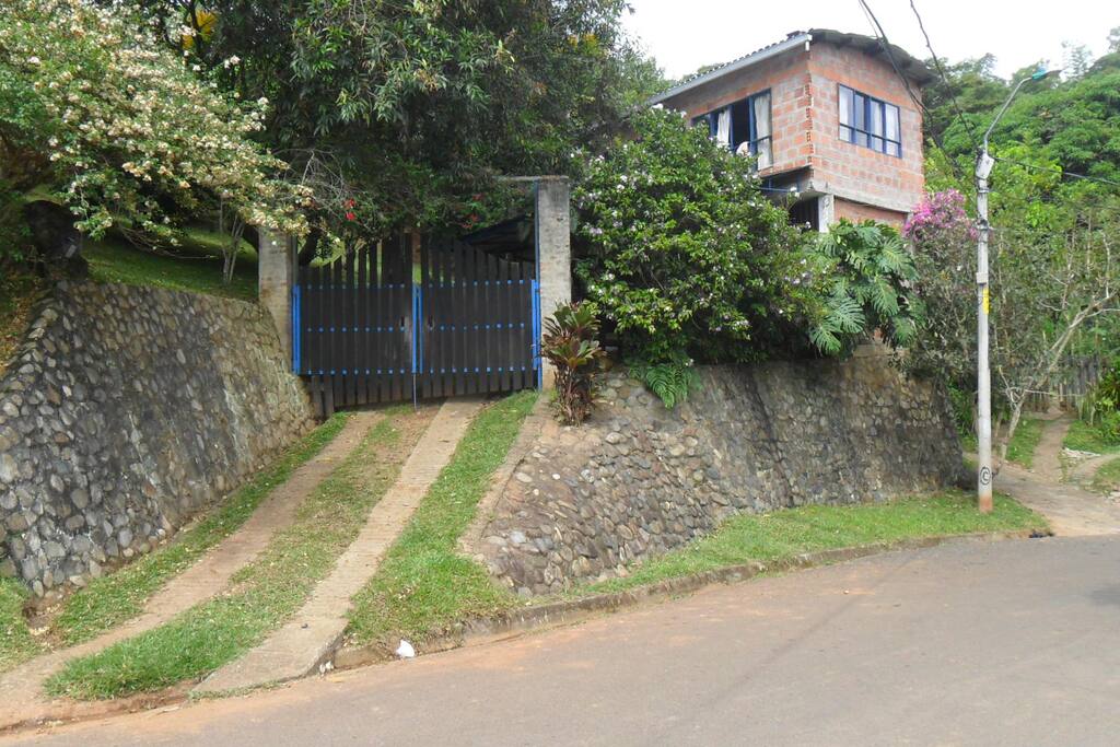 entrada principal a 10 minutos de Cali
de