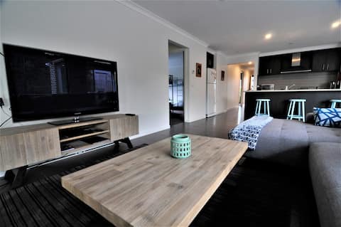 Top performing Airbnb: Surf Side At Beaches Beach House. Free Linen Hire in Inverloch