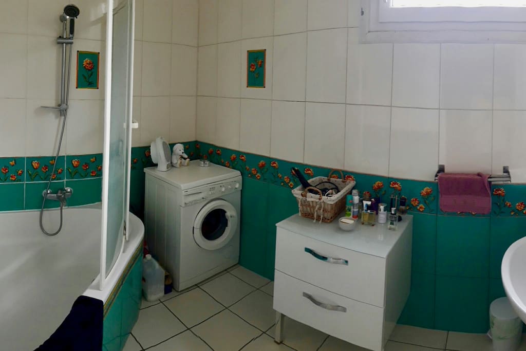 Une vaste salle de bain