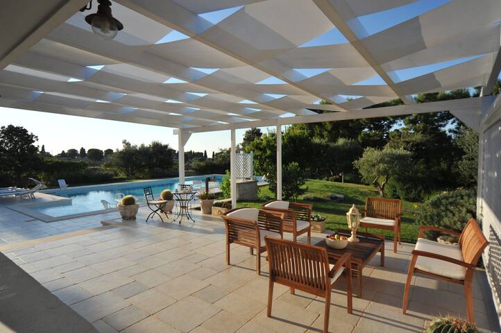 CASA NEL VERDE CON GIARDINO E PISCINA PRIVATA gallery image 4