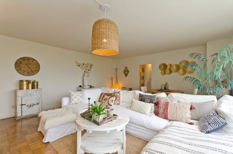 RIGHT BY THE GROVE 2BD/2B/Parking