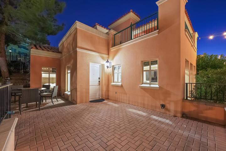 The Ideal Townhouse Getaway gallery image 5