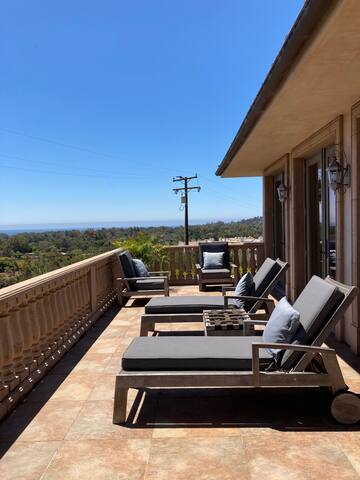 Elegant Spacious Italian Villa in Western Malibu gallery image 4