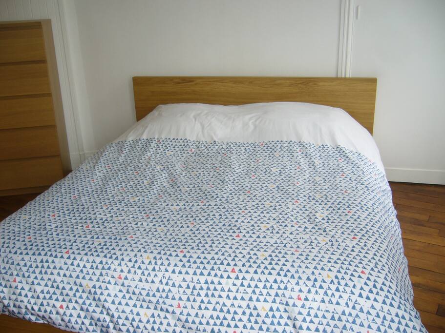 Lit 180 x 200 avec matelas à mémoire de forme
