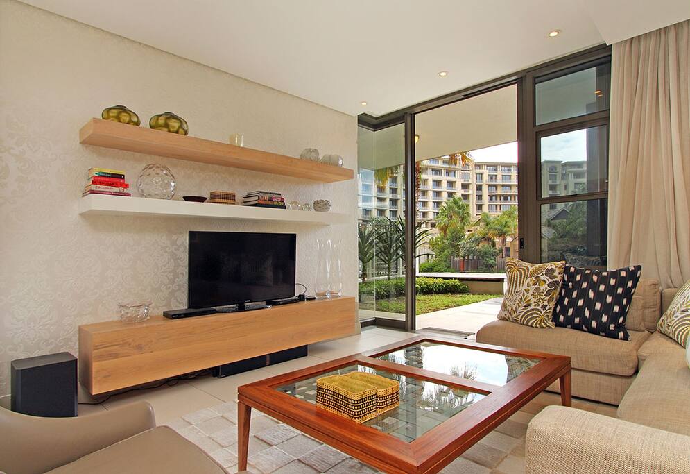 Lounge/Terrace out to private pool