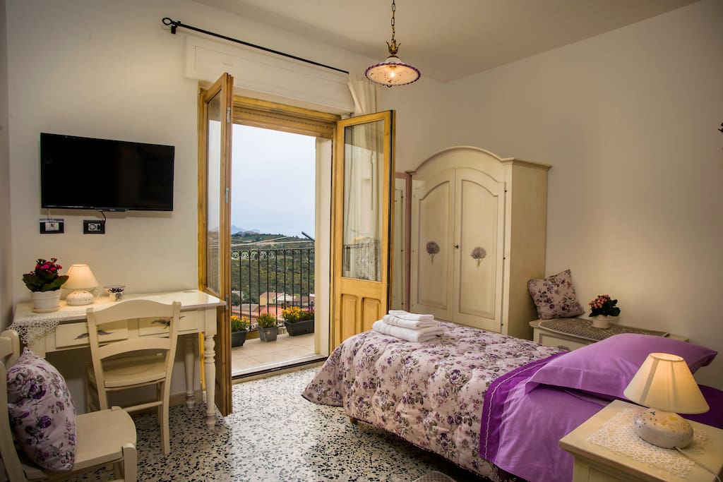 camera lilla-letto singolo