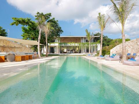 Villa Seascape by Elite Havens, 5BR, Sandy Bay