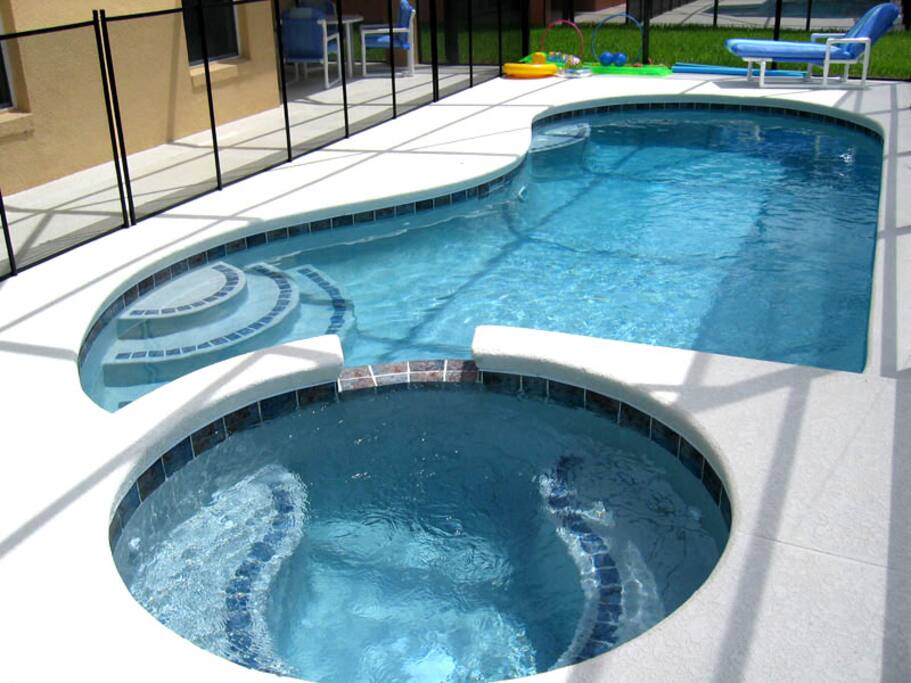 Pool & Jacuzzi
