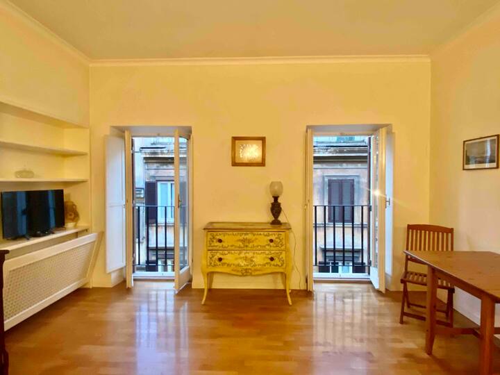 Elisa's Trevi Fountain BuddyRent Condominiums for Rent in Rome, Lazio