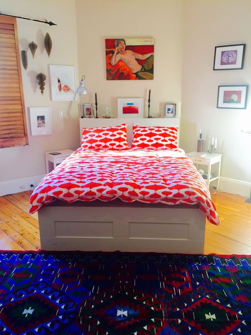 Super comfortable queen size bed with the mattress known to all visitors as 'The Cloud'.