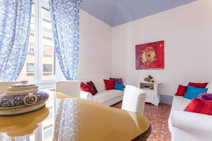 Modern loft overlooking downtown central 8 people gallery image 3