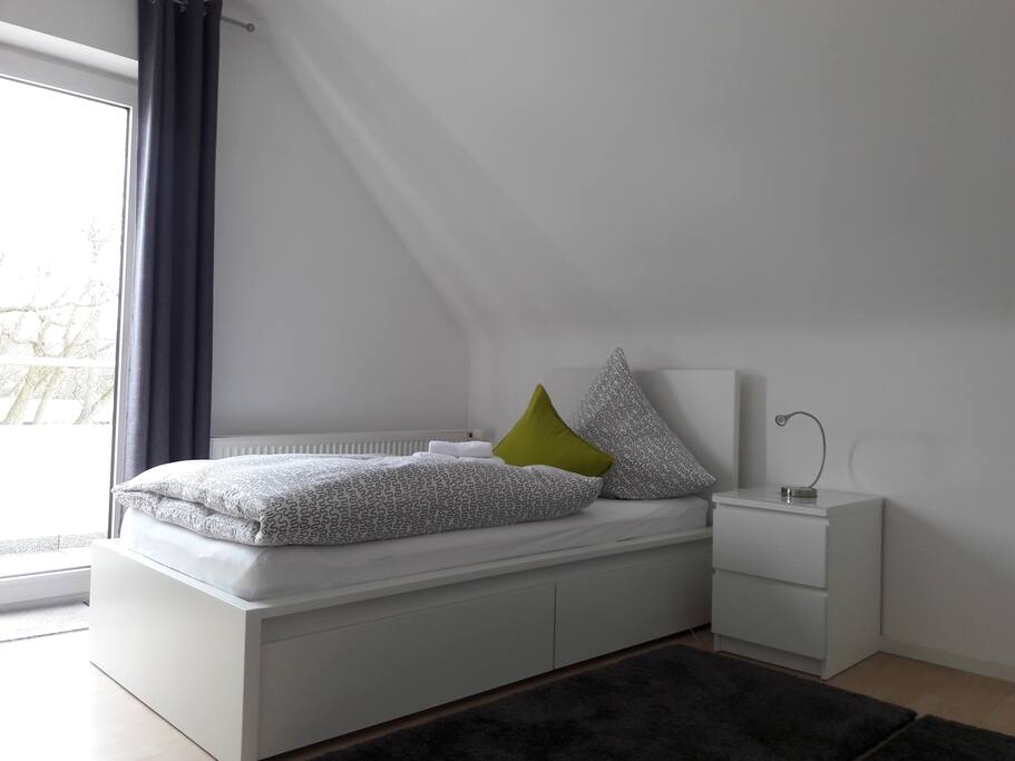 Schlafzimmer 1 Einzelbett (90x200)