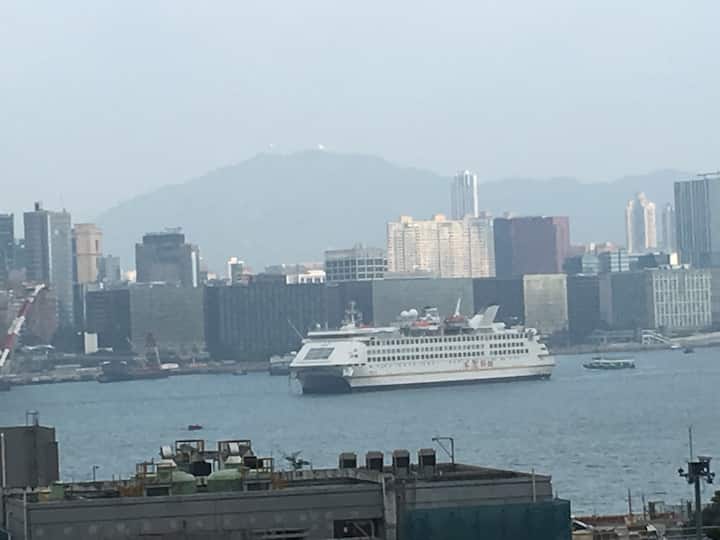 Beautiful Victoria Harbour View home ( 浪漫觀海屋～ )