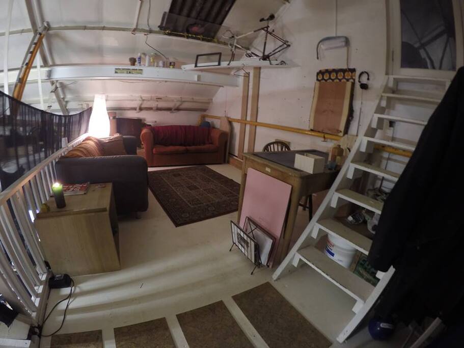 Private lounge+Desk+Studio space