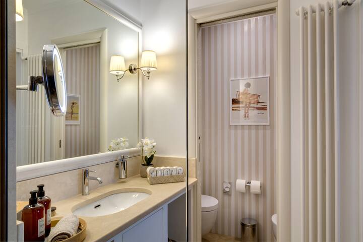 Rome Boutique Apartments new, central, with spa gallery image 5