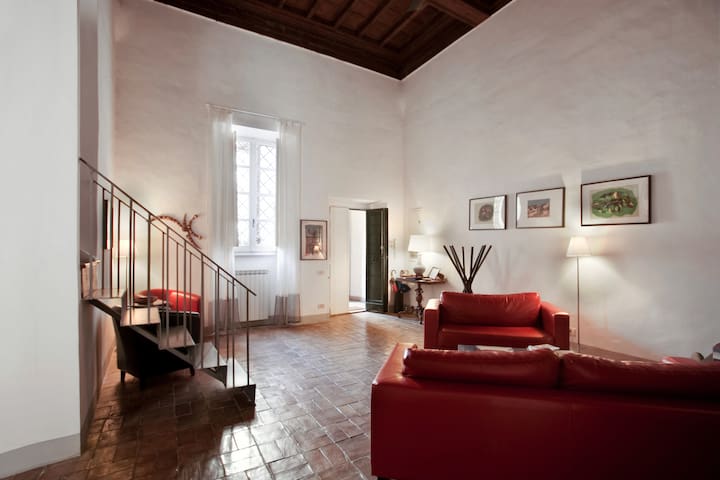 A large and spacious apartment in the baroque Rome