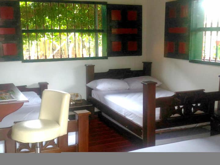 Соби со многу добра светлина.