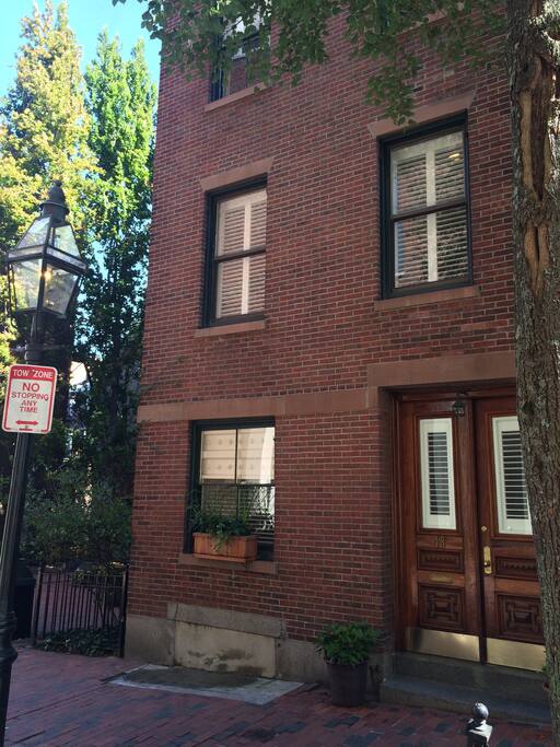 Townhouse with adjacent city park