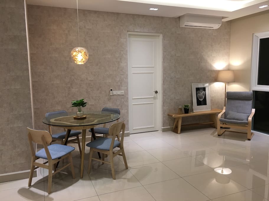 Dining & Reading Corner