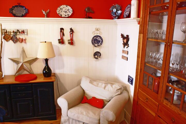 La vie est belle, 2 parkings, 4+1 Bdrm, 2Bath,A/C gallery image 3