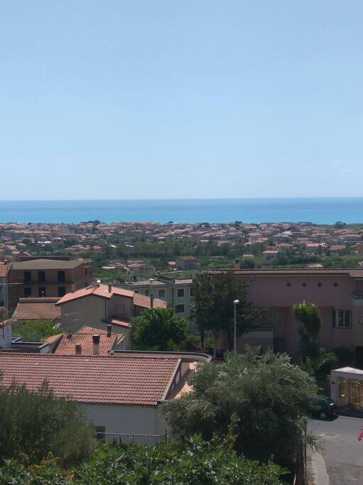 osservare l'orizzonte, si sa... è utile per rilassare gli occhi.