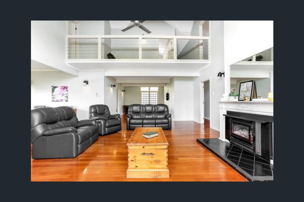 Lounge to entry hall