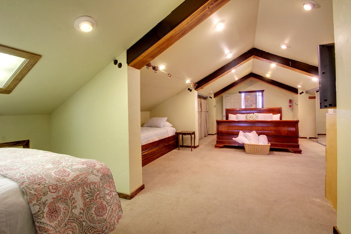 Gran cabaña - Dormitorio 5 (cama tamaño king, queen, 4 camas individuales) (habitación familiar en la planta superior)