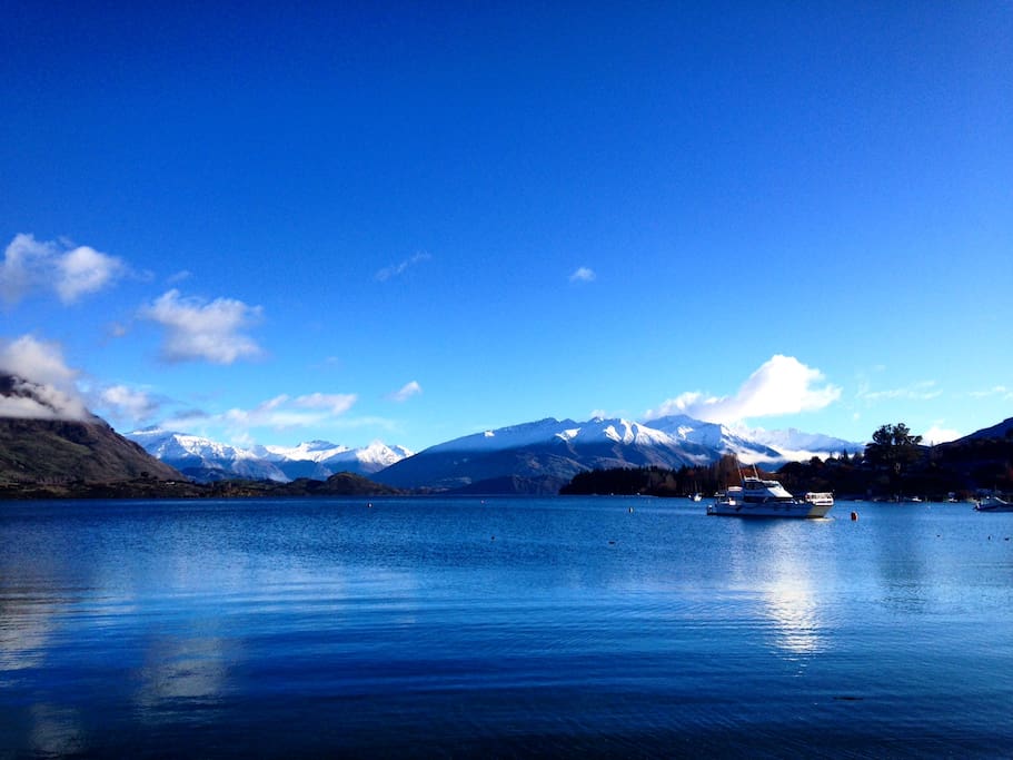 The snow is here! Taken 13.06.16. This is the Wanaka lakefront - 5 mins drive from the apartment.