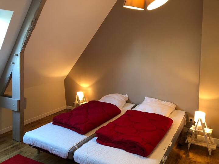 La Chambre avec deux lits simples, avec vue sur la rivière d'Auray