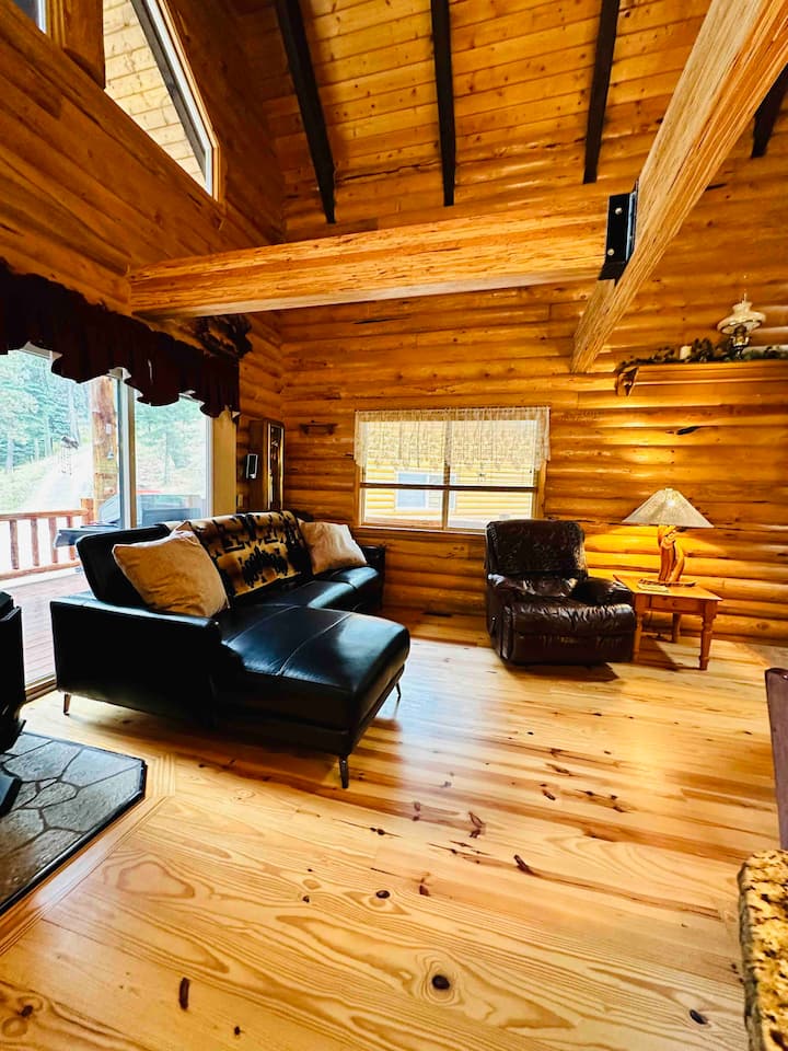 Peace + Pines Log Cabin - Garden Valley, ID