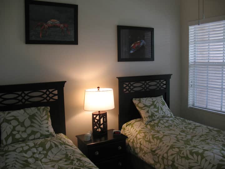 חדר שינה לאורחים, 2 מיטות יחיד, ארון נוח וגדול