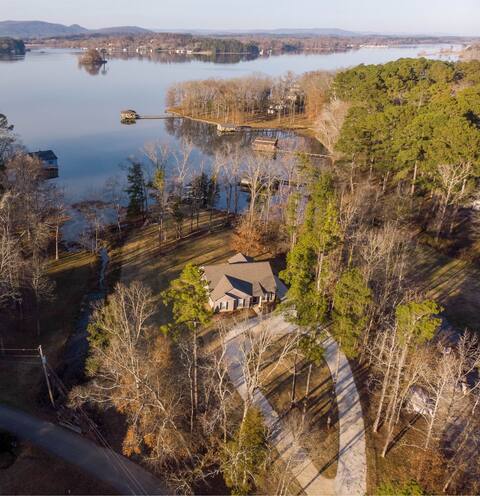 " Lake View Shores" 4BR 2BA Lake House Sleeps 10