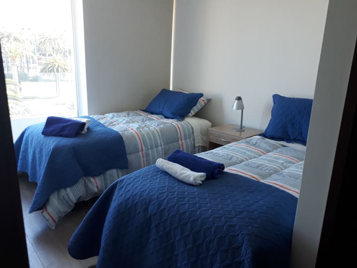 ห้องนอน 2 มีเตียงและห้องน้ำ 