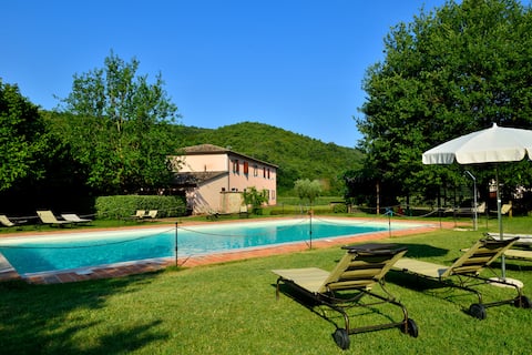 Sunflower Cottage & Garden, 7 km from Perugia