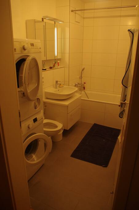 Badezimmer-1/ Bathroom-1