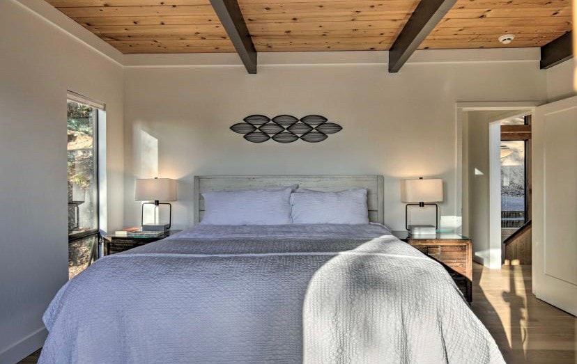 Dormitorio principal en la planta principal.