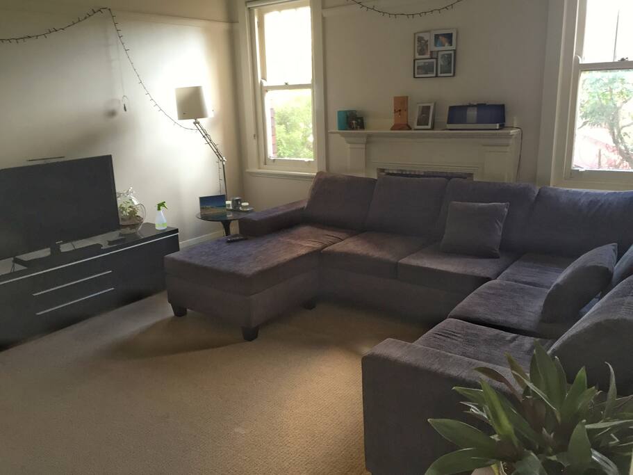 Living area / TV & dining room