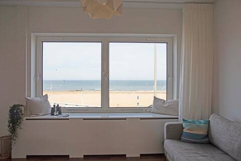 Successful Airbnb property: Unique Ocean view beach apartment in Scheveningen in Oud Scheveningen