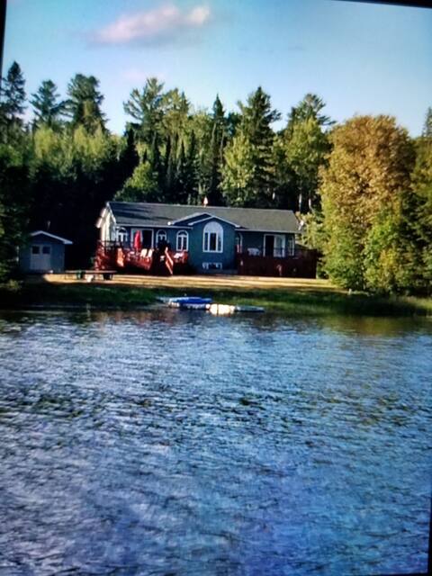 Beautiful Lakefront front Oasis on Kenogami Lake