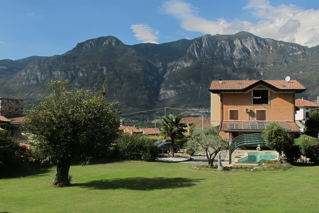 Giardino privato di "Casa guglielmo" con piscina