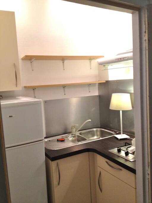 Kitchenette pratique avec porte si besoin