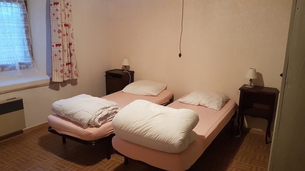 Bedrooms with 2 beds in 90