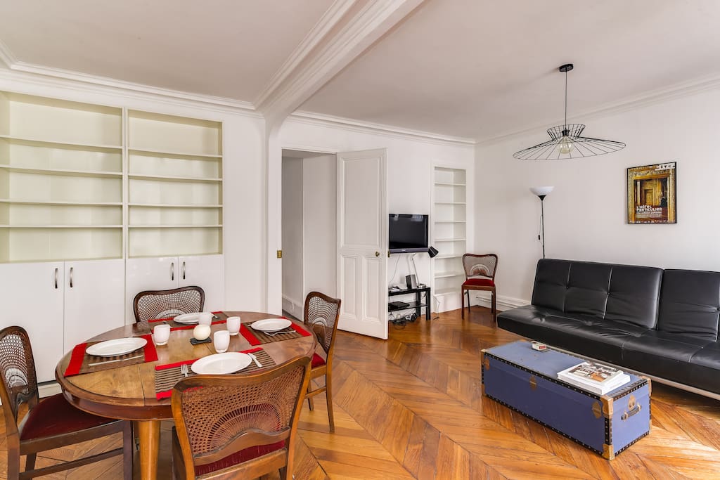 Living room with a table