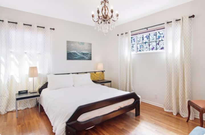 LA Home Away From Home, 3BR/2BA, Cosy Single House