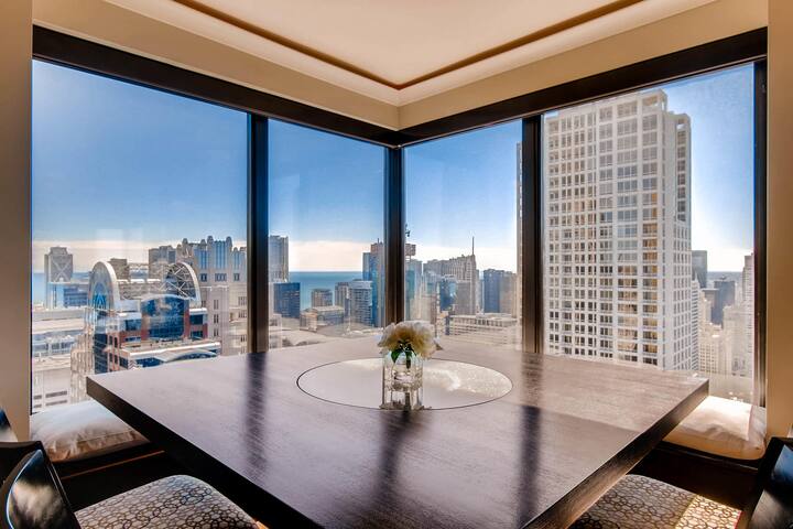 Best Location! LUX 2/2 Condo 51st fl Amazing Views